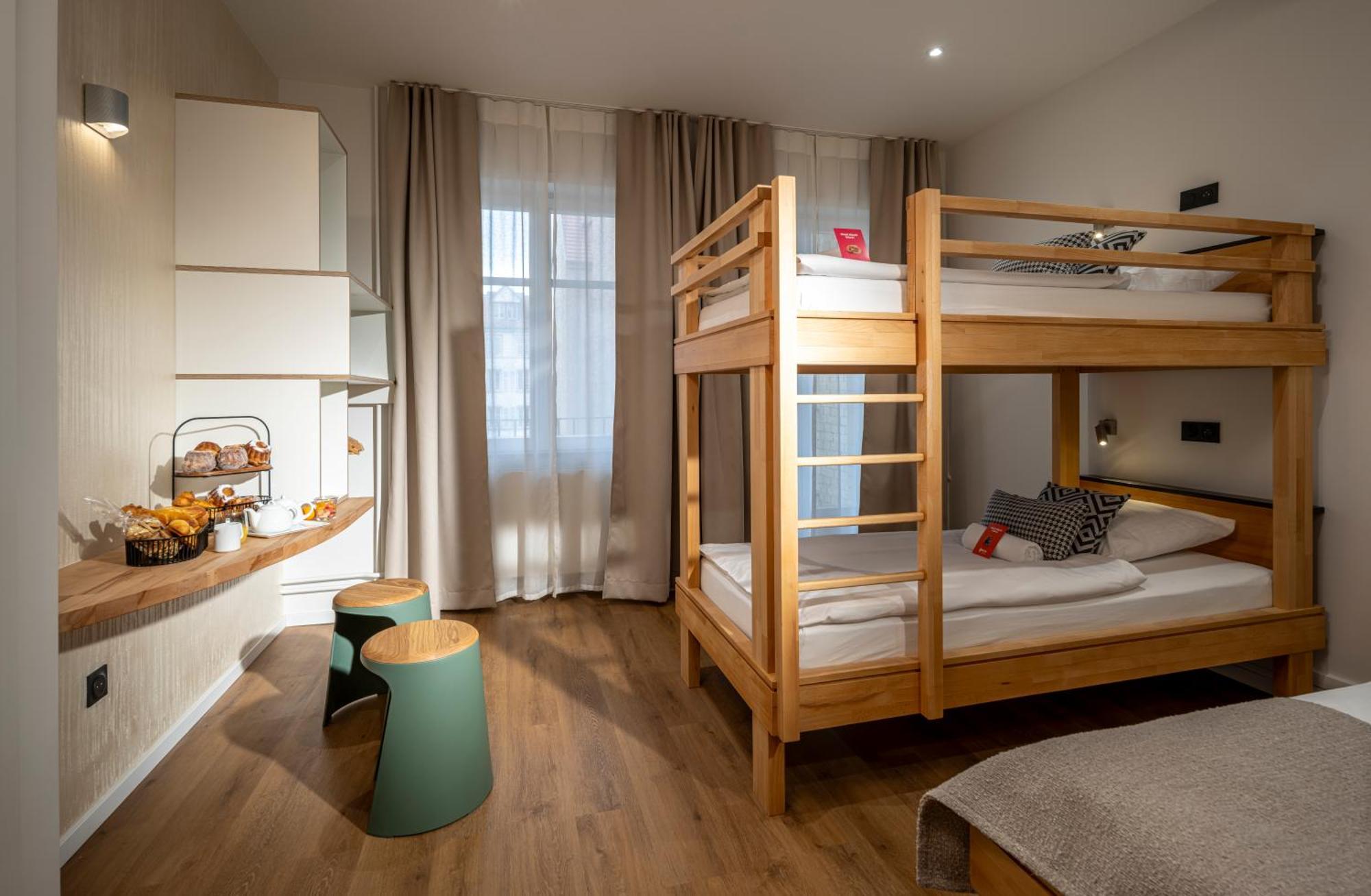 Single Bed Female Dormitory Room,1151964399:JPEG